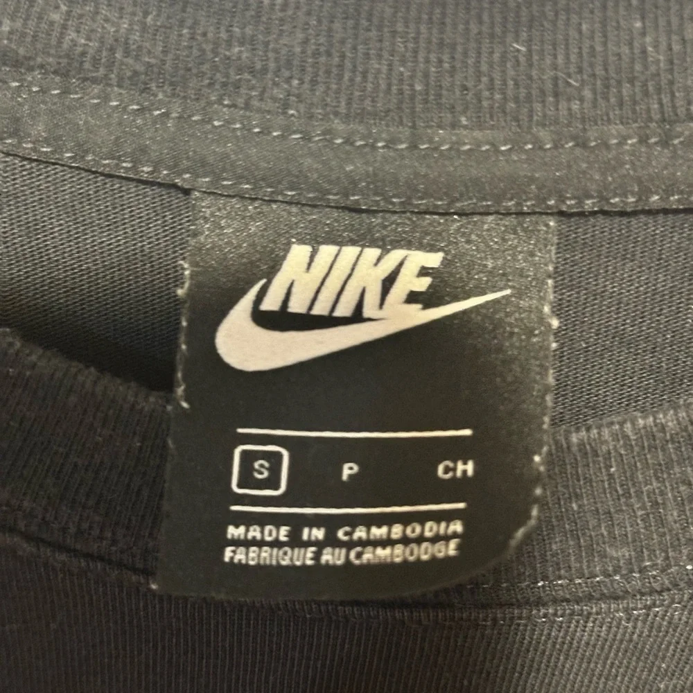 Nike top size s cropped